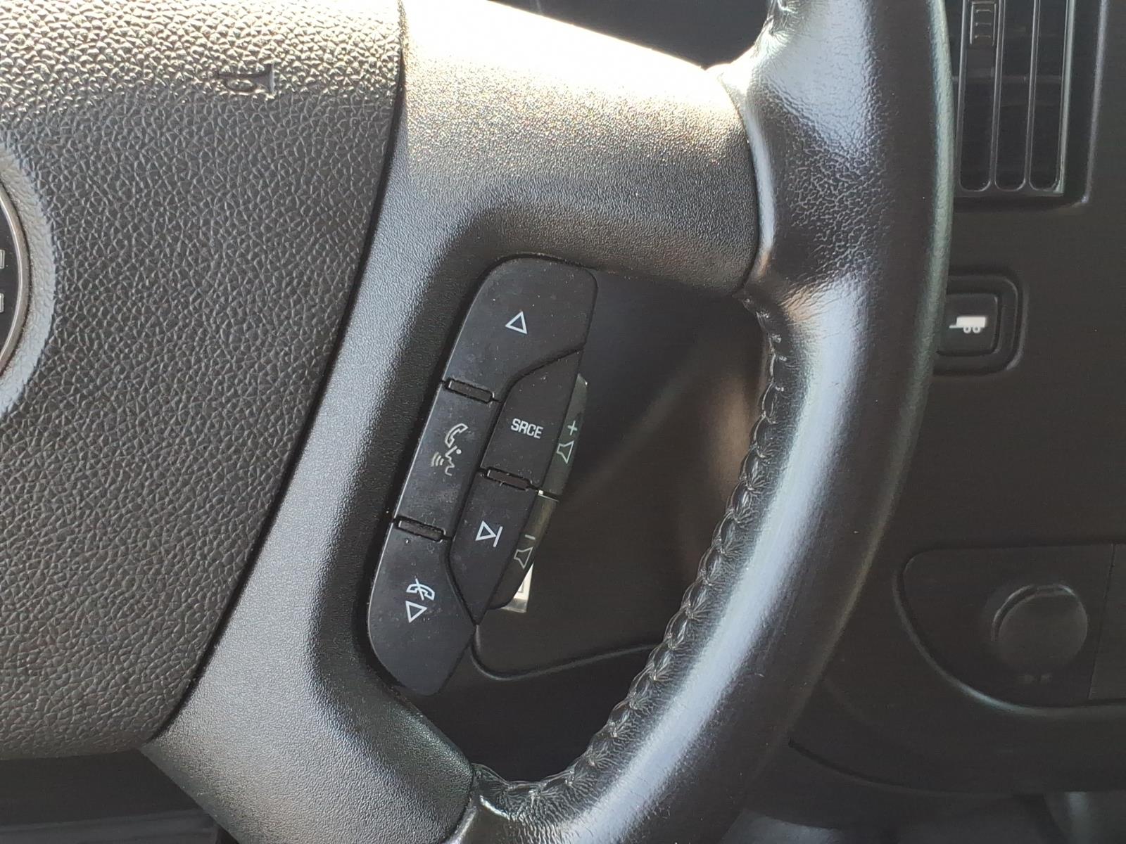 2023 GMC Savana Cargo Work Van - Photo 17