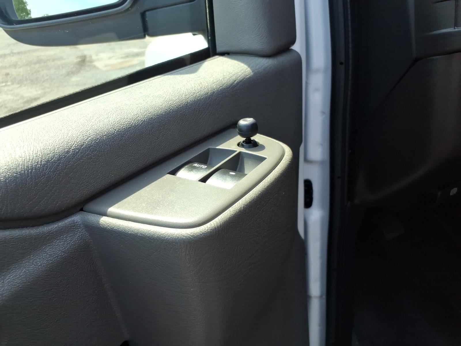 2023 GMC Savana Cargo Work Van - Photo 14