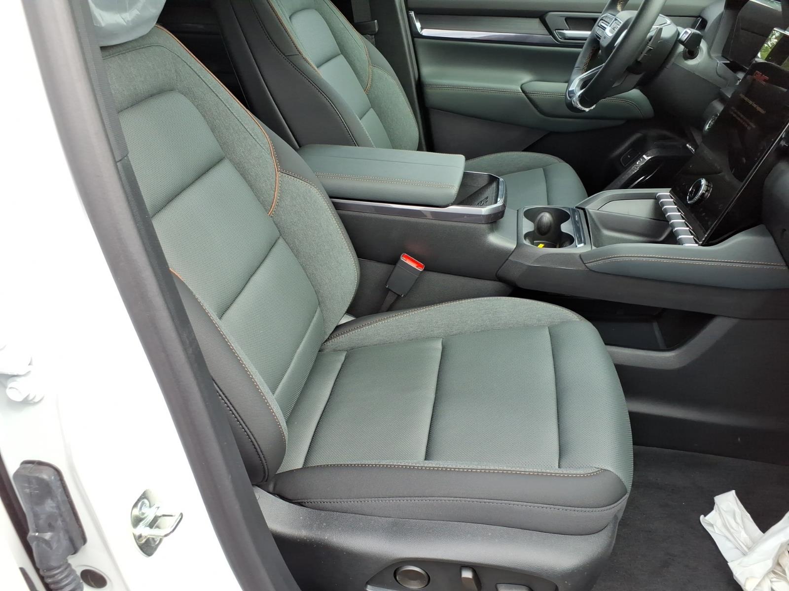 2026 GMC Terrain AT4 - Photo 8