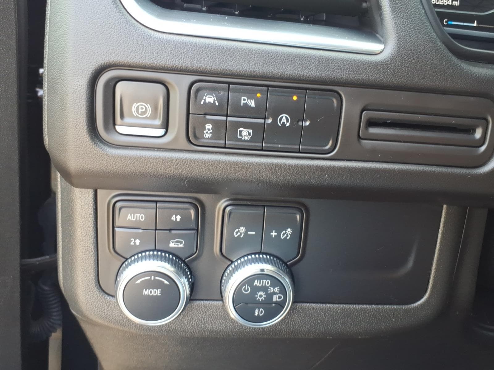 2023 GMC Yukon XL SLT - Photo 18