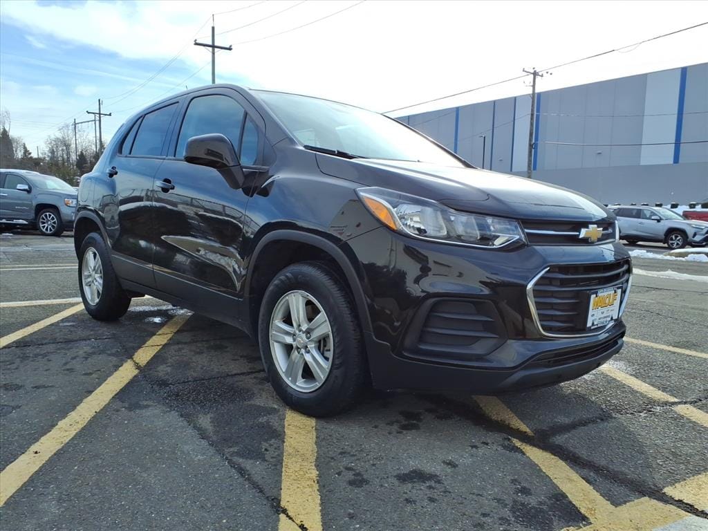 2022 Chevrolet Trax LS's photo