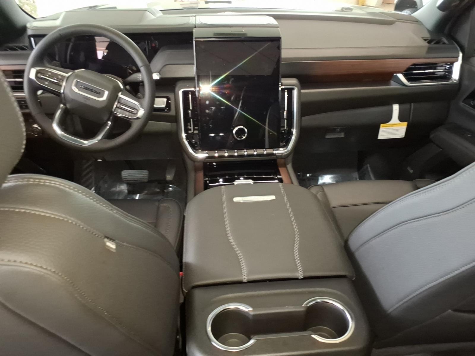 2026 GMC Yukon Denali - Photo 10
