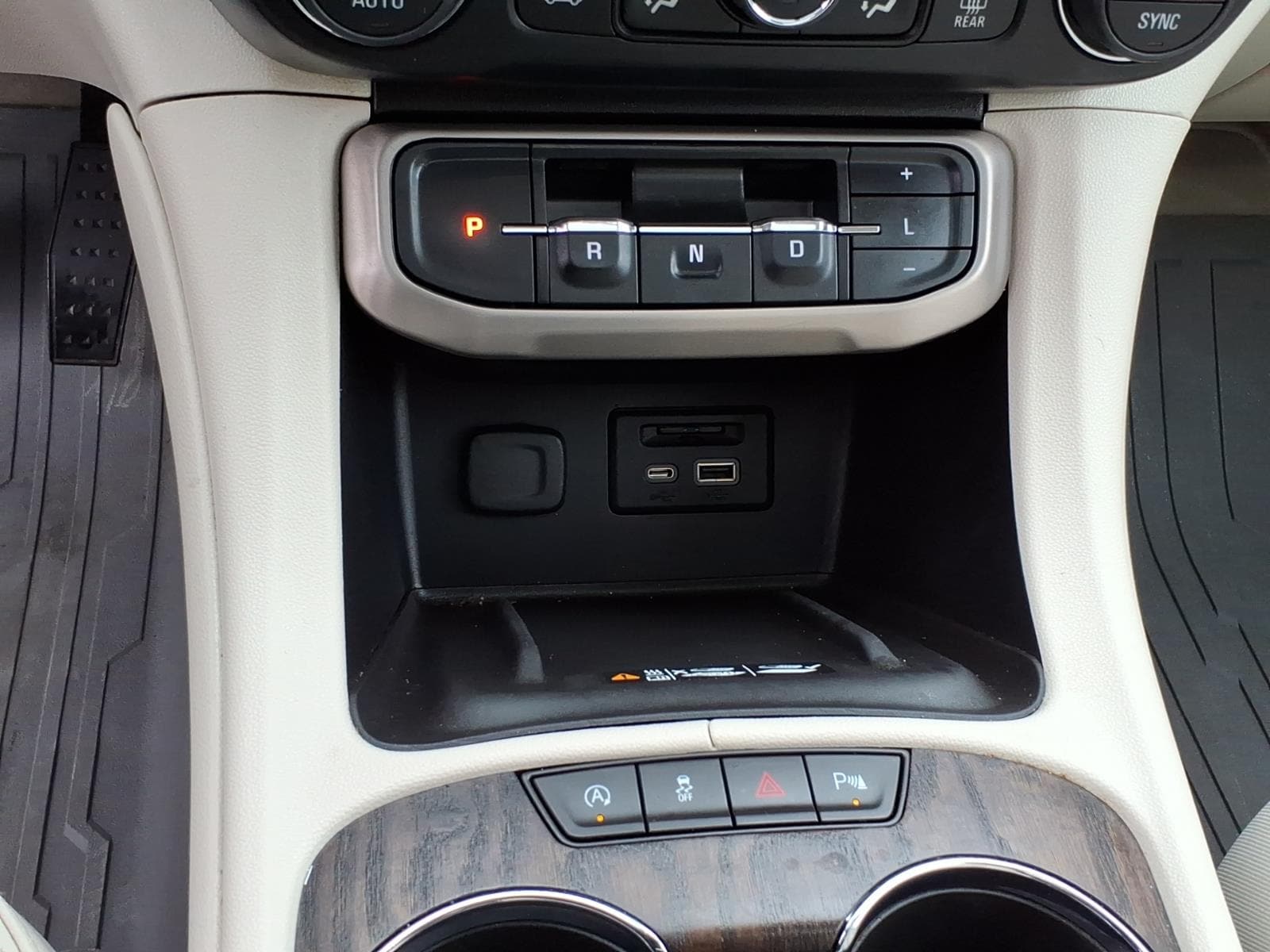 2021 GMC Acadia Denali - Photo 25