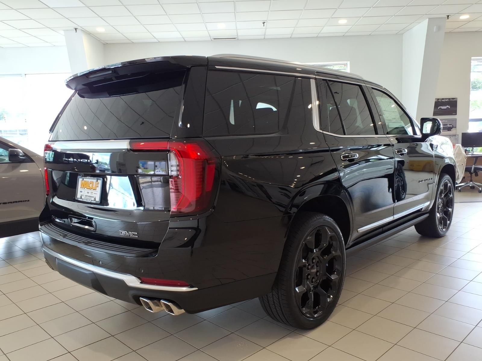 2026 GMC Yukon Denali - Photo 6