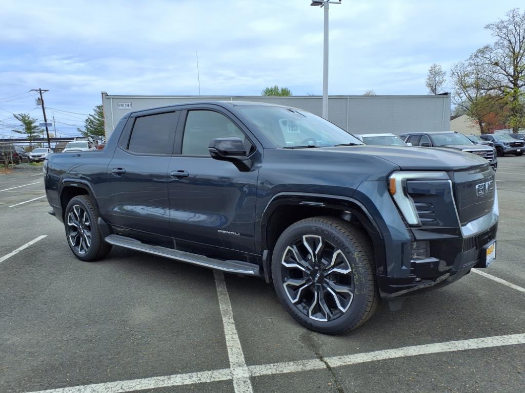2025 GMC Sierra EV Denali's photo
