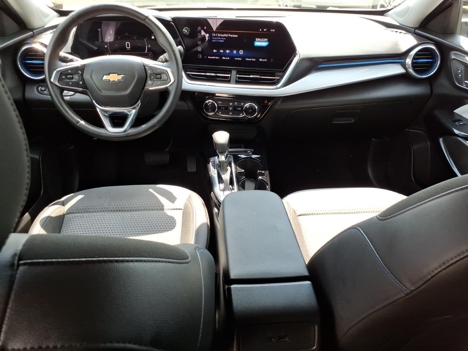 2024 Chevrolet Trax LT - Photo 11