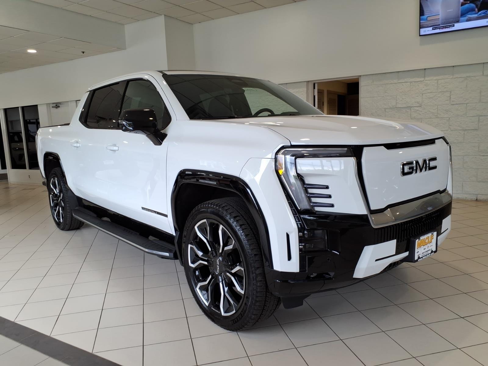 2025 GMC Sierra Denali Max Range Crew Cab e4WD's photo