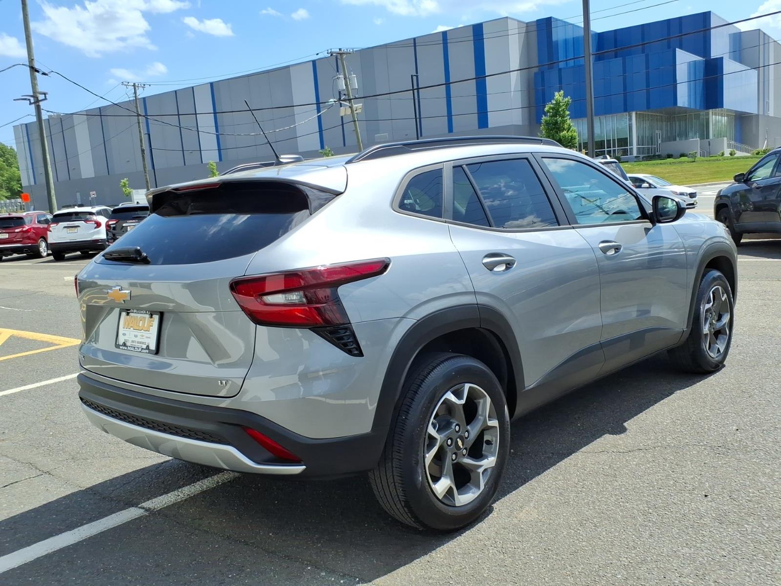 2024 Chevrolet Trax LT - Photo 6
