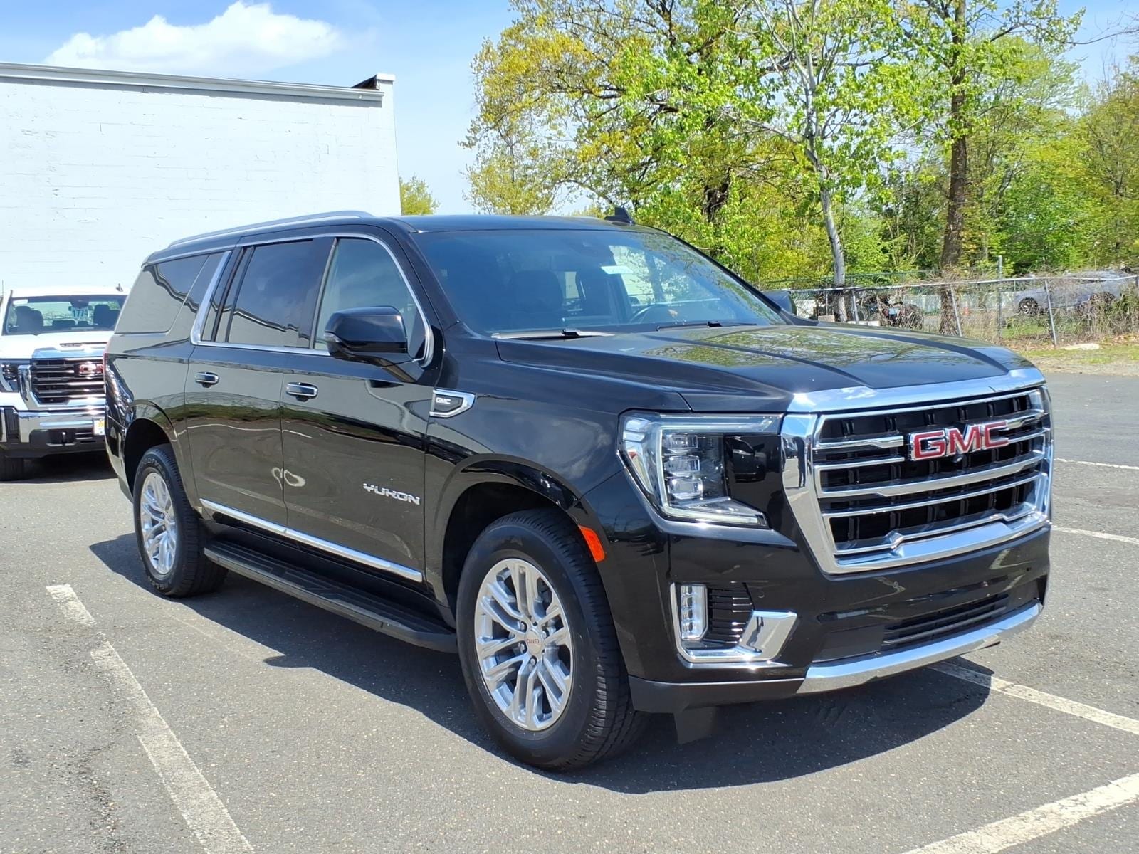 2023 GMC Yukon 4WD SLT's photo