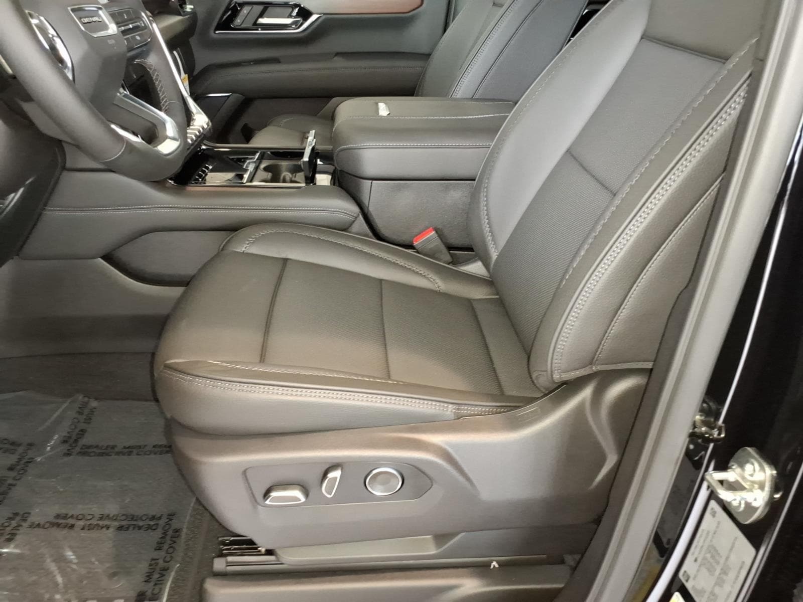 2026 GMC Yukon Denali - Photo 14