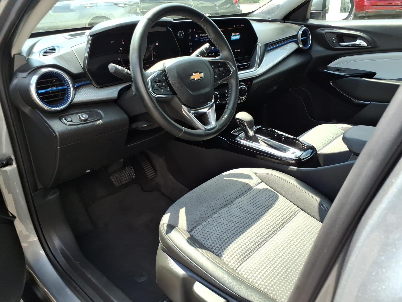 2024 Chevrolet Trax LT - Photo 12
