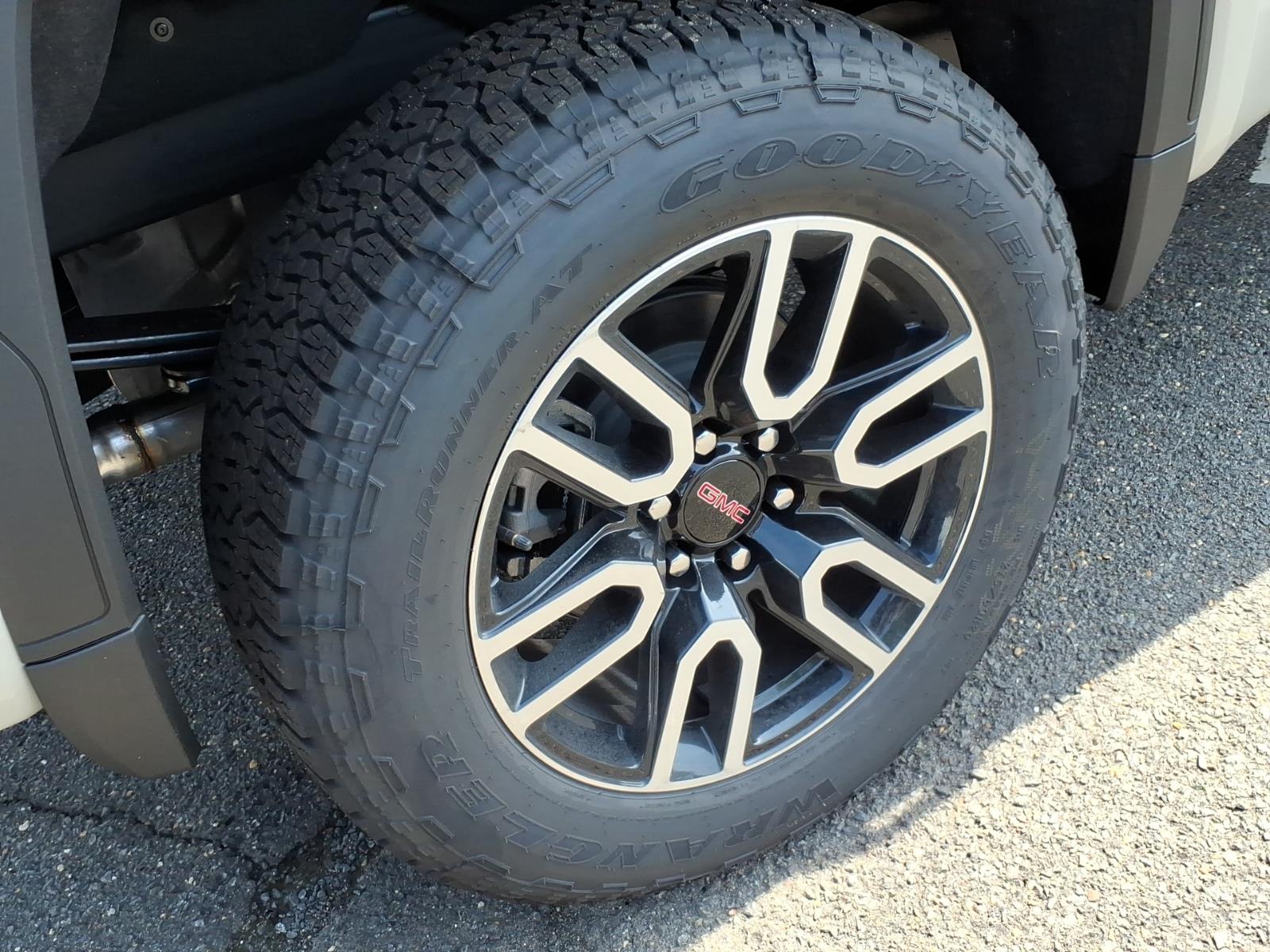 2026 GMC Sierra 1500 AT4 - Photo 7