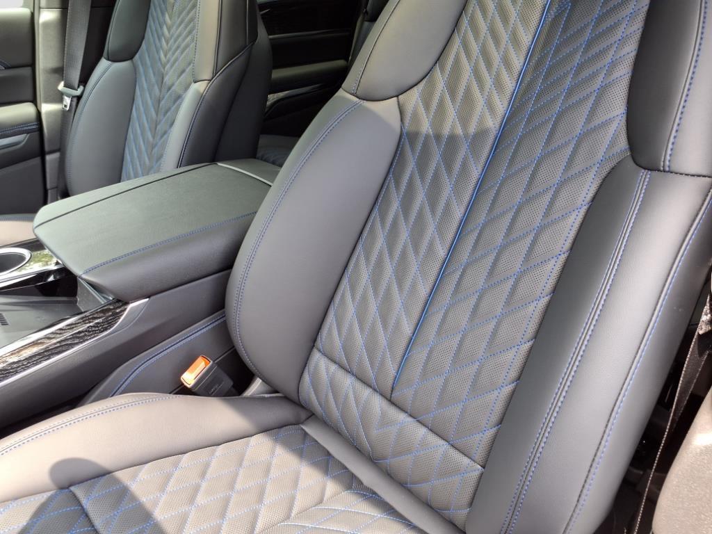 2026 Cadillac Escalade IQL Luxury - Photo 16