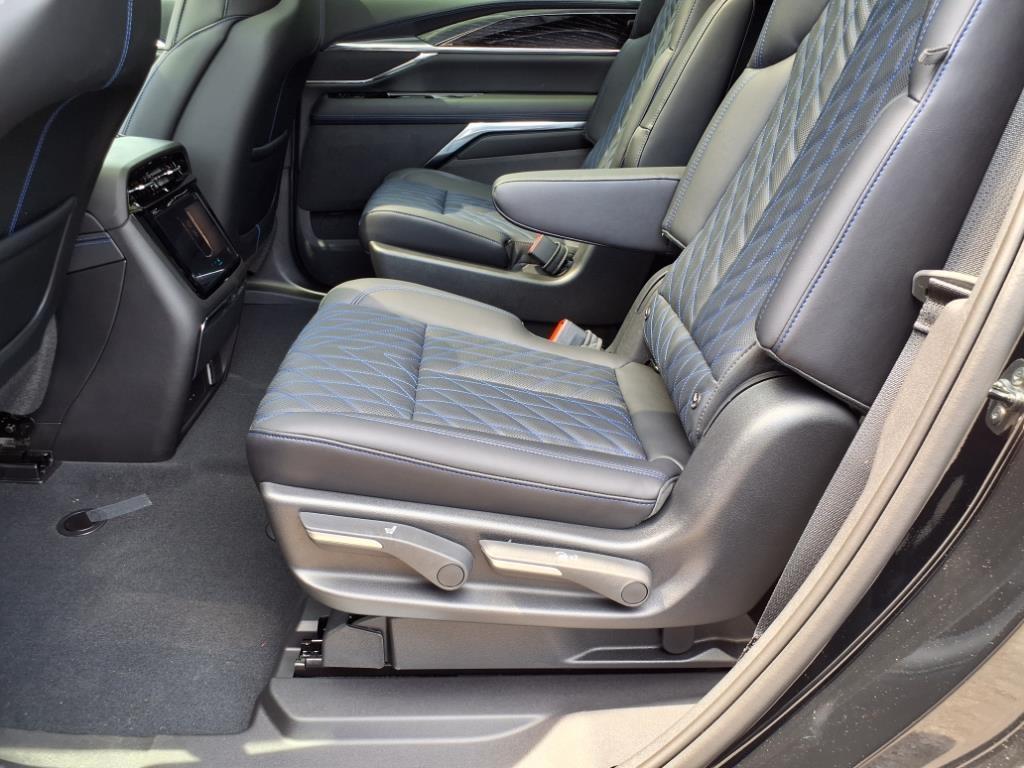2026 Cadillac Escalade IQL Luxury - Photo 12