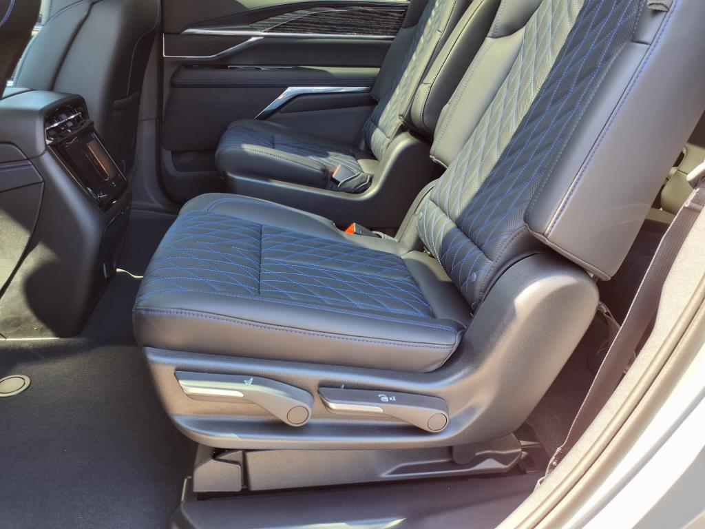 2025 Cadillac Escalade IQ Sport 1 - Photo 13