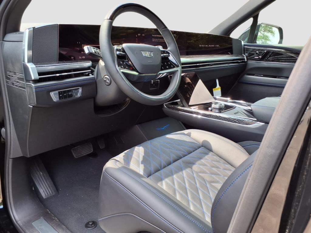 2026 Cadillac Escalade IQL Luxury - Photo 13