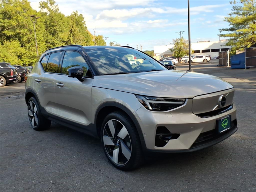 2023 Volvo XC40 Ultimate's photo