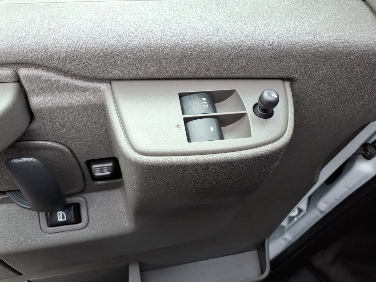 2024 GMC Savana Cargo Work Van - Photo 17
