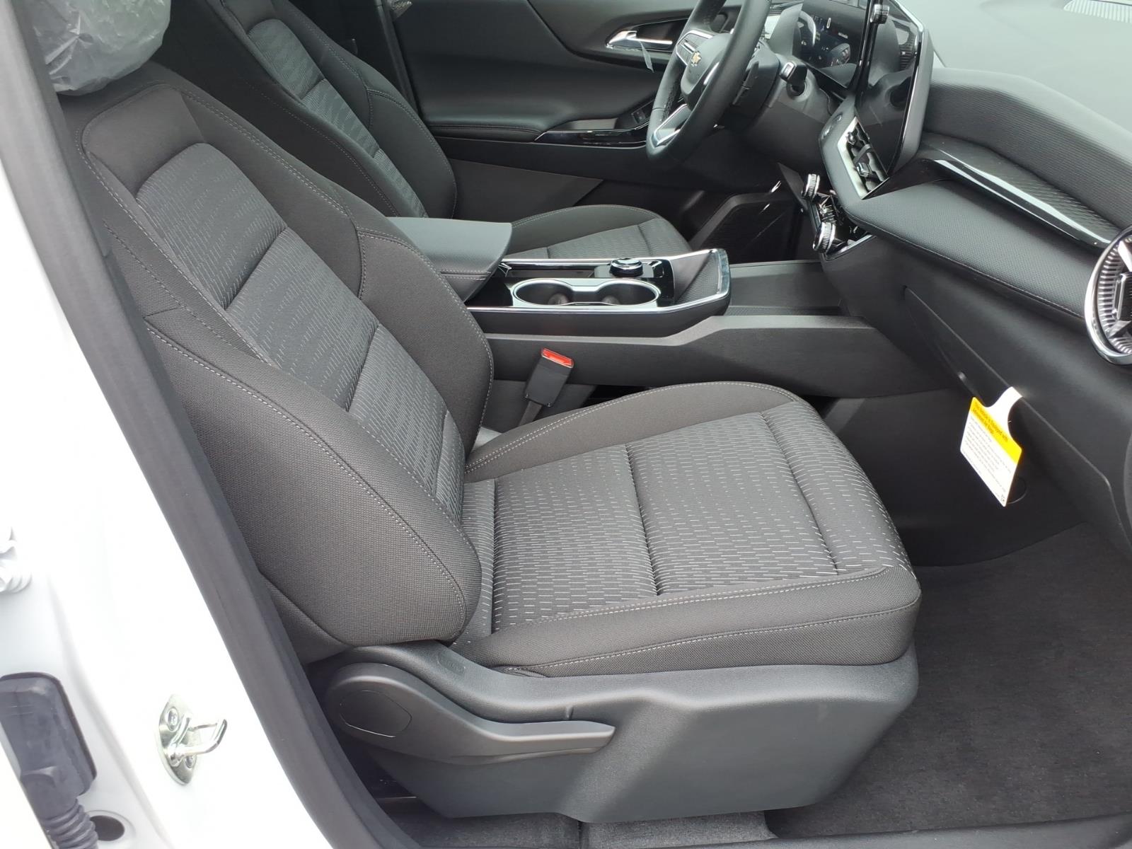 2027 Chevrolet Equinox LT - Photo 7