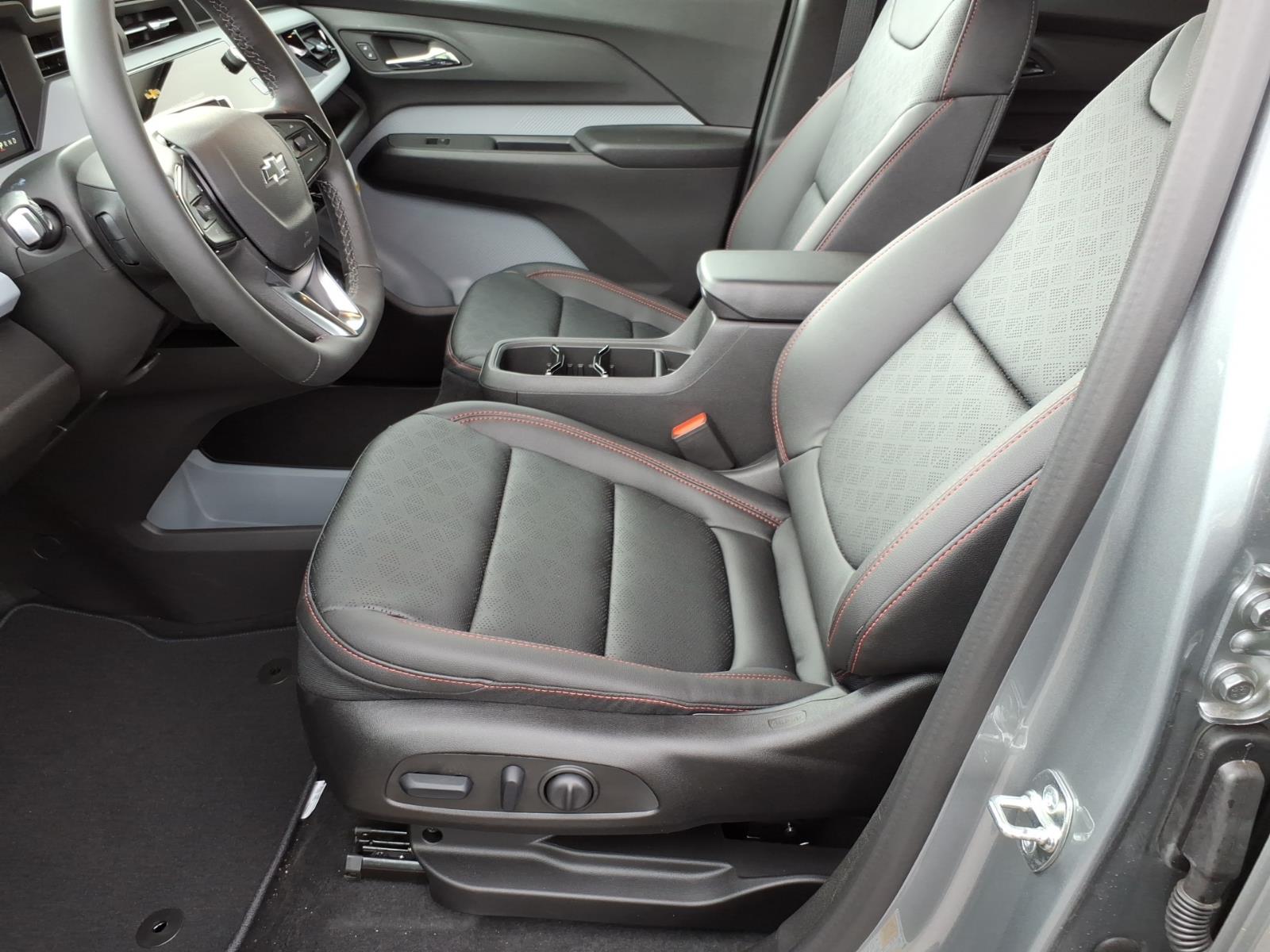 2027 Chevrolet Bolt RS - Photo 13