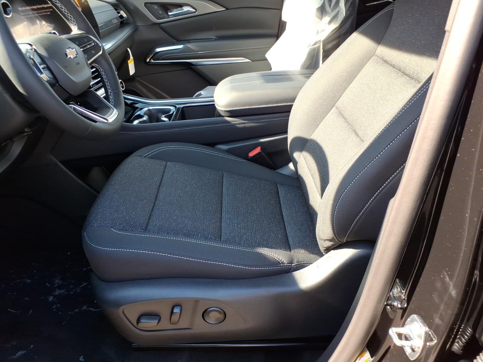 2027 Chevrolet Traverse LT - Photo 11