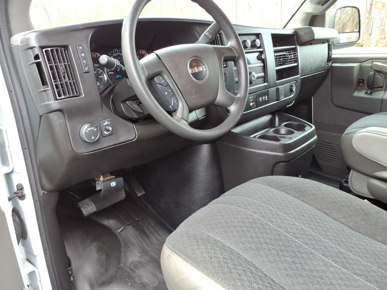 2024 GMC Savana Cargo Work Van - Photo 13