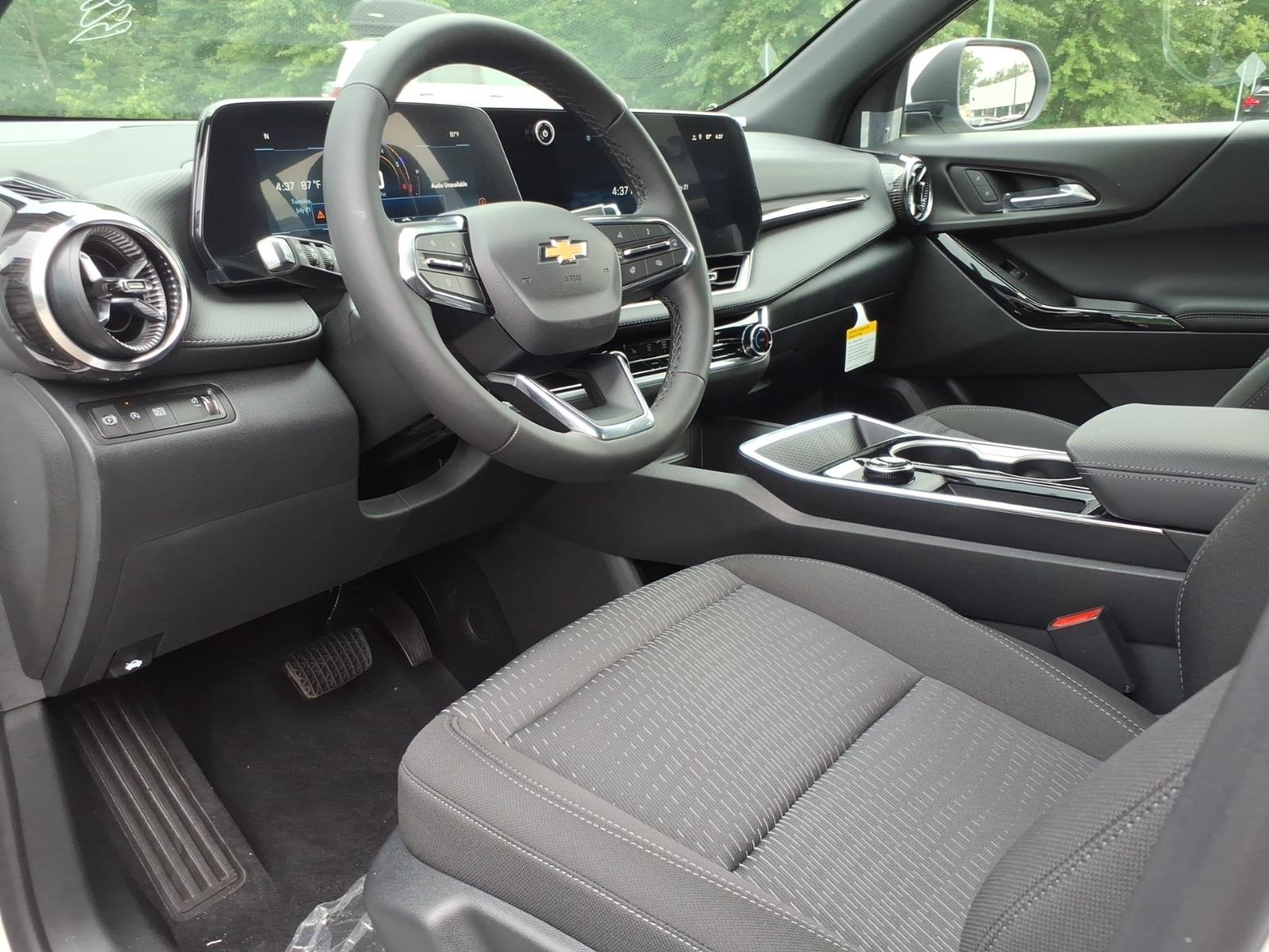 2027 Chevrolet Equinox LT - Photo 11