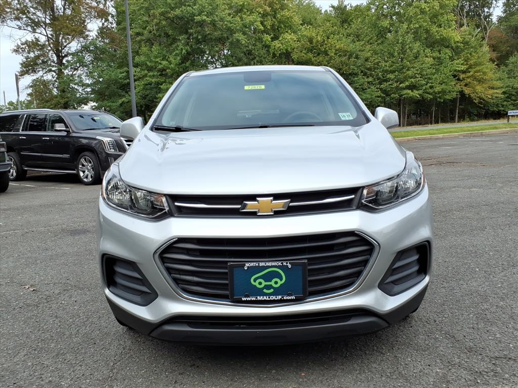 2022 Chevrolet Trax LS photo 2