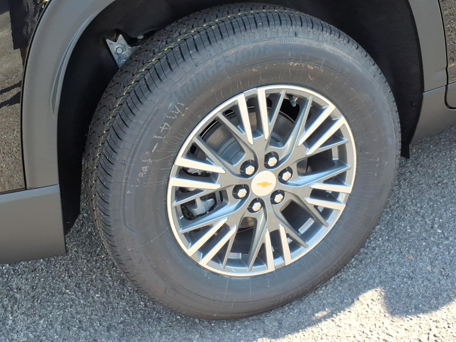 2027 Chevrolet Traverse LT - Photo 6