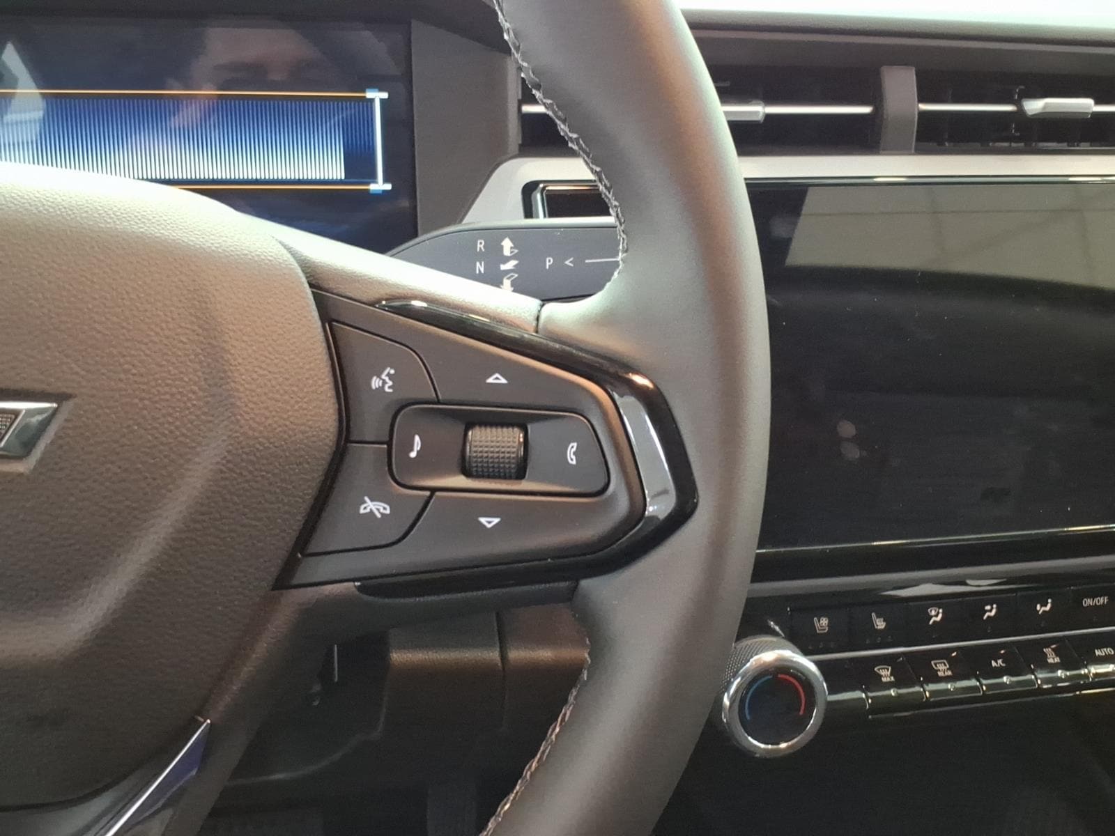 2027 Chevrolet Bolt RS - Photo 18