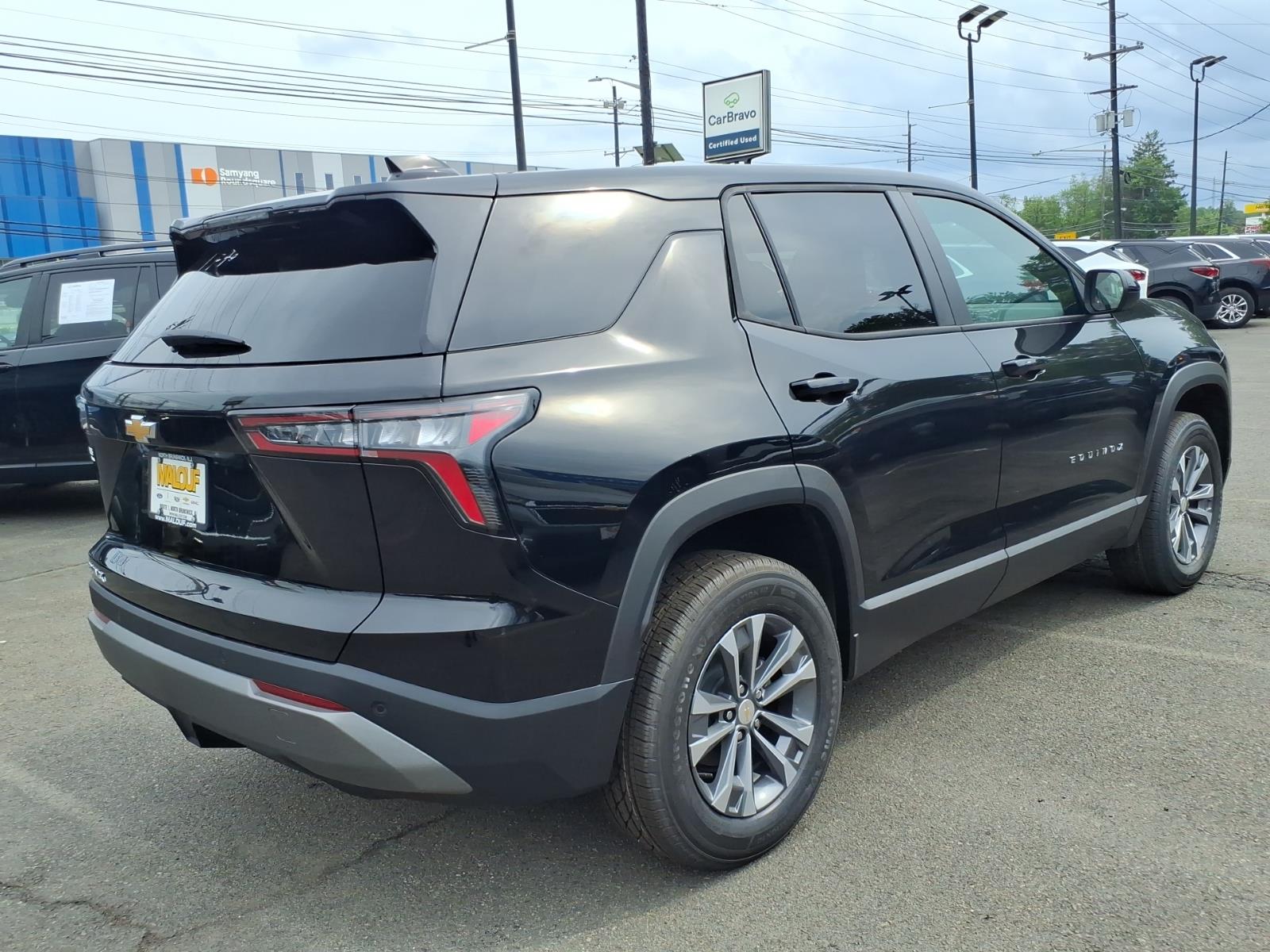 2027 Chevrolet Equinox LT - Photo 6
