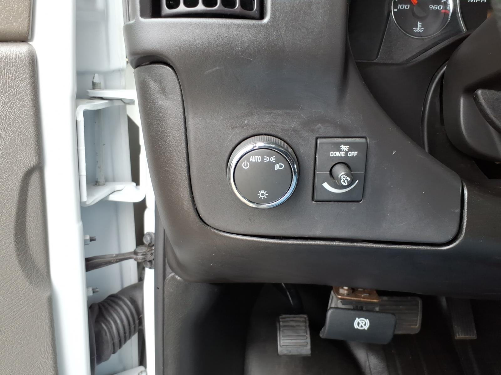 2024 GMC Savana Cargo Work Van - Photo 21