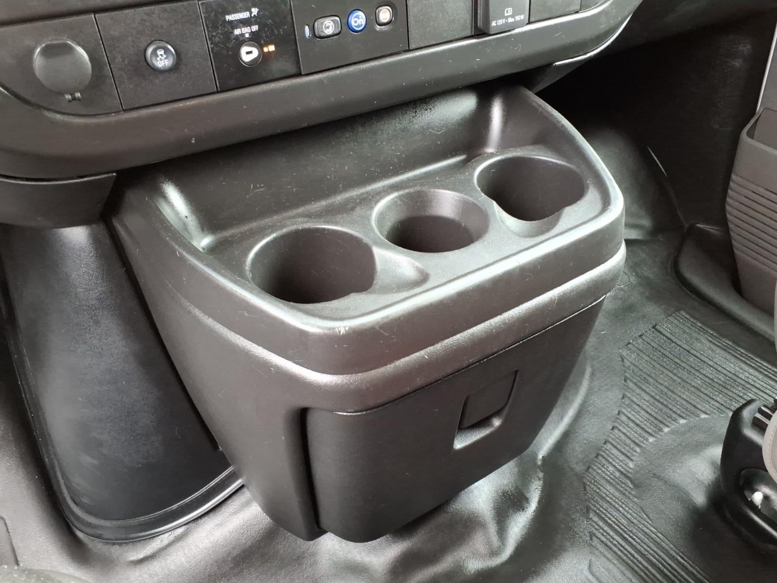 2024 GMC Savana Cargo Work Van - Photo 19