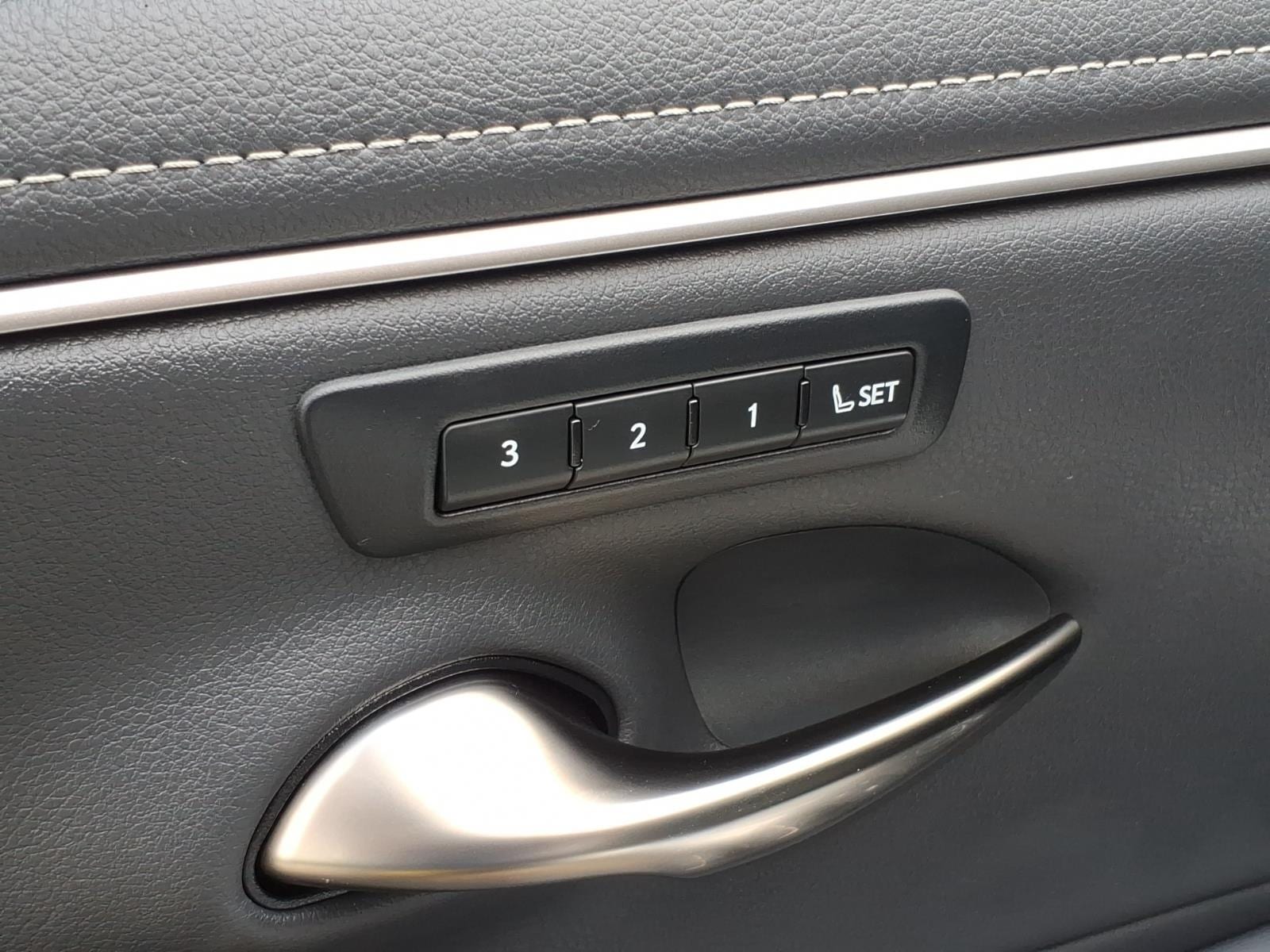 2024 Lexus ES 350 - Photo 16