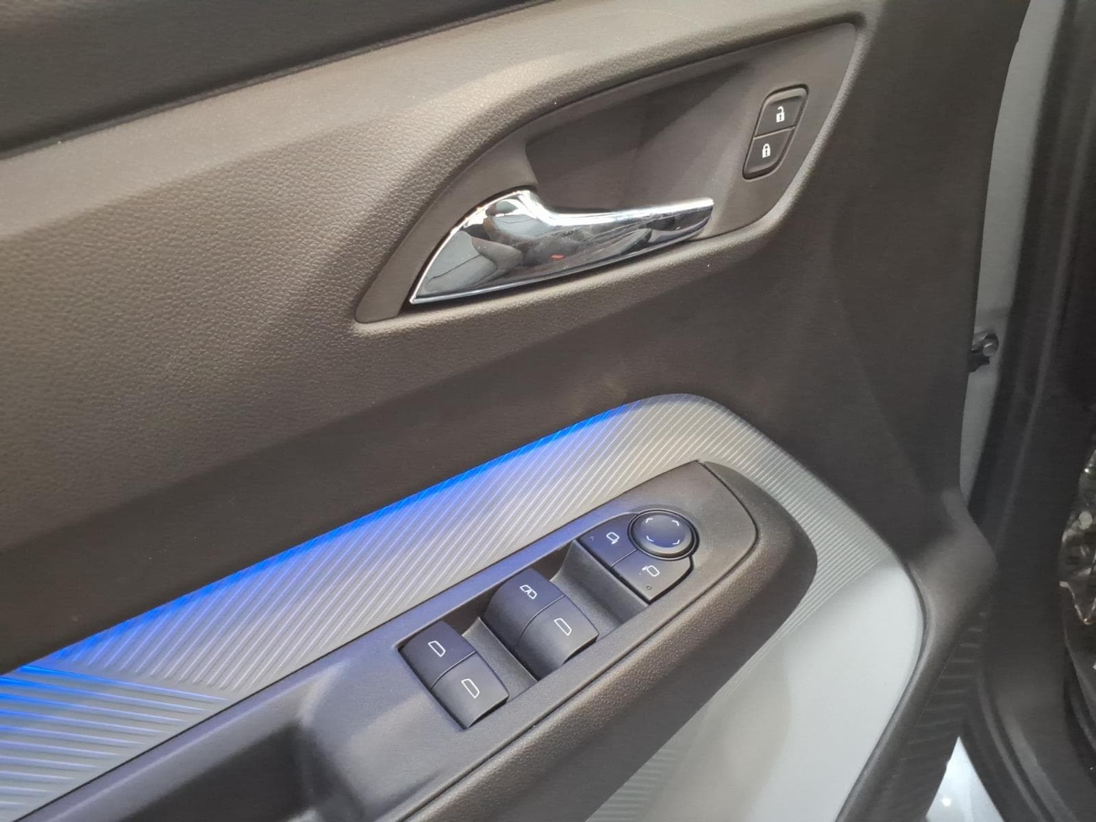 2027 Chevrolet Bolt RS - Photo 15