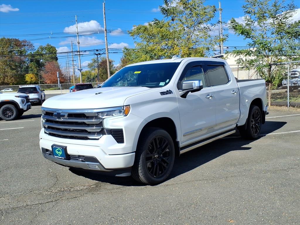 2023 Chevrolet Silverado 1500 High Country photo 3