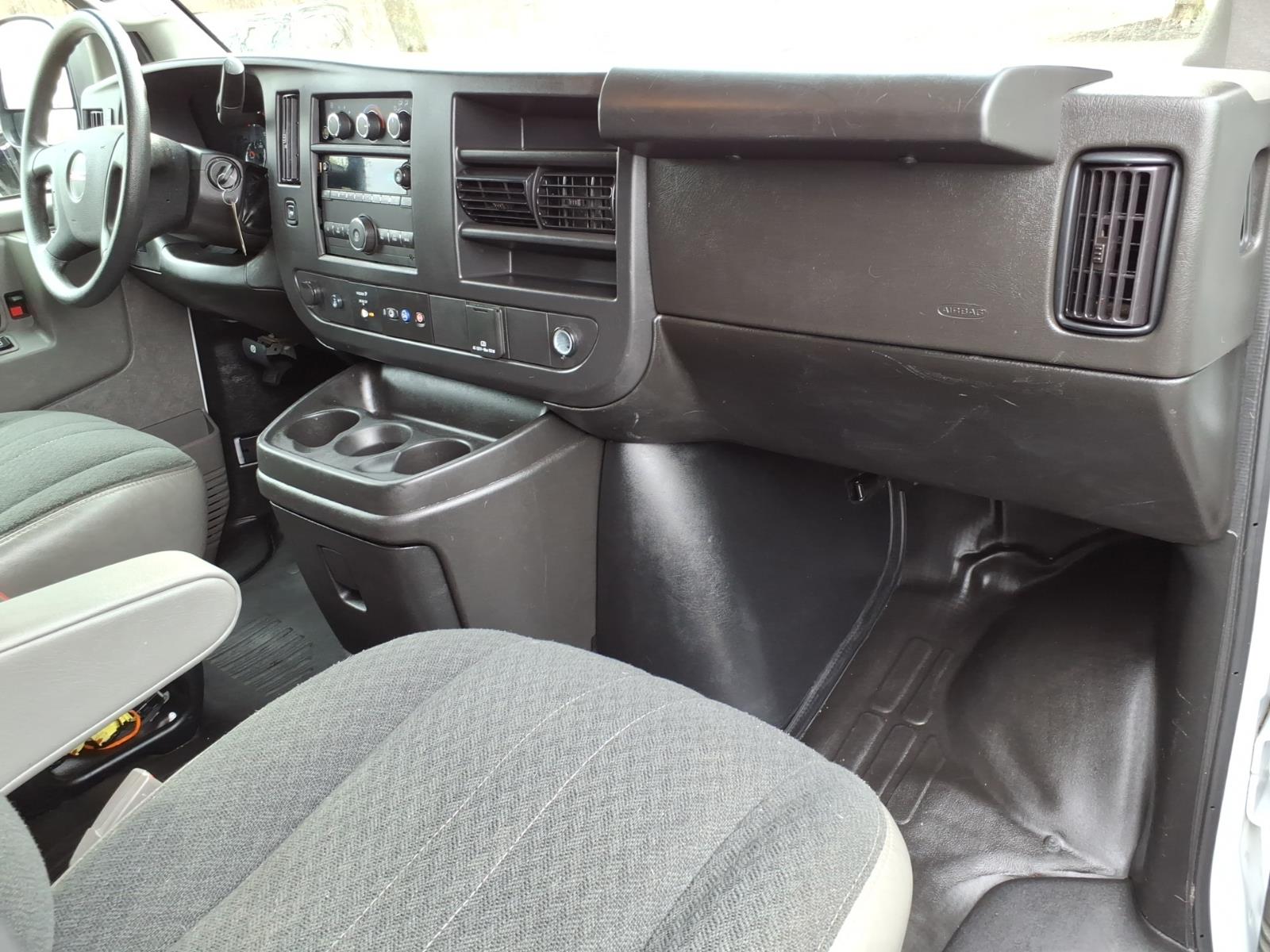2024 GMC Savana Cargo Work Van - Photo 10