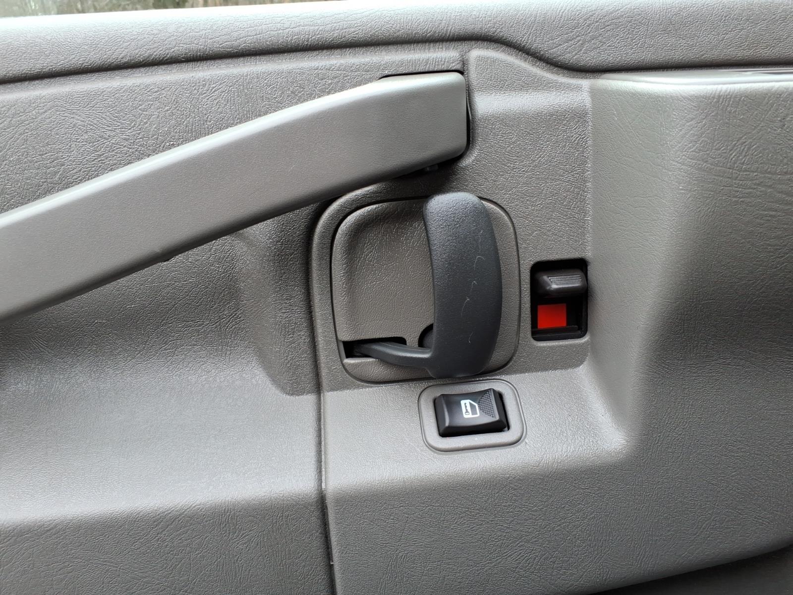 2024 GMC Savana Cargo Work Van - Photo 16