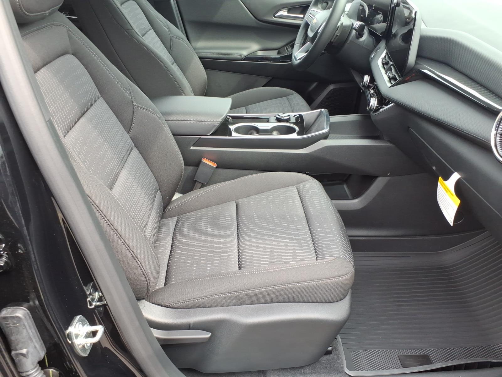 2027 Chevrolet Equinox LT - Photo 8