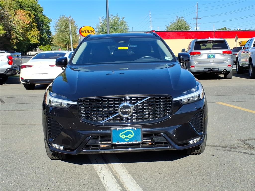 2024 Volvo XC60 B5 Core photo 2