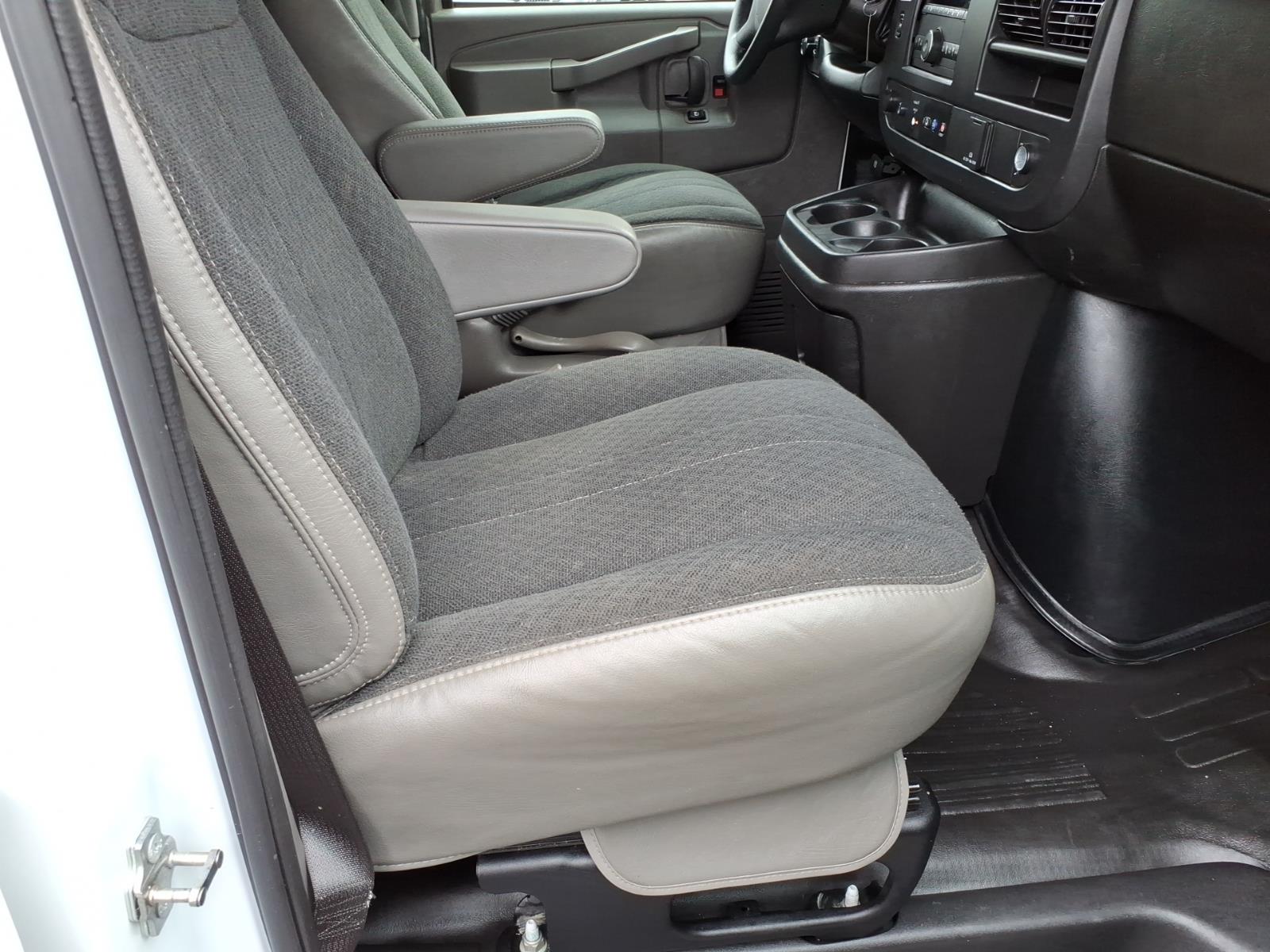 2024 GMC Savana Cargo Work Van - Photo 9