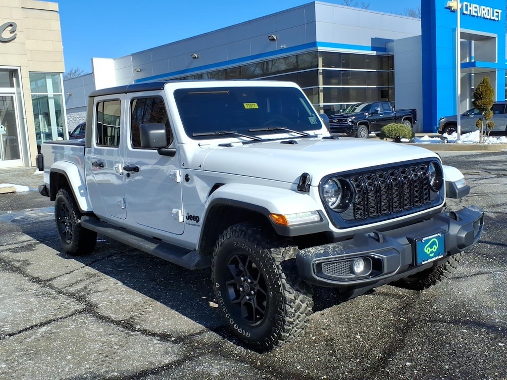Used 2025 Jeep Gladiator Willys Truck