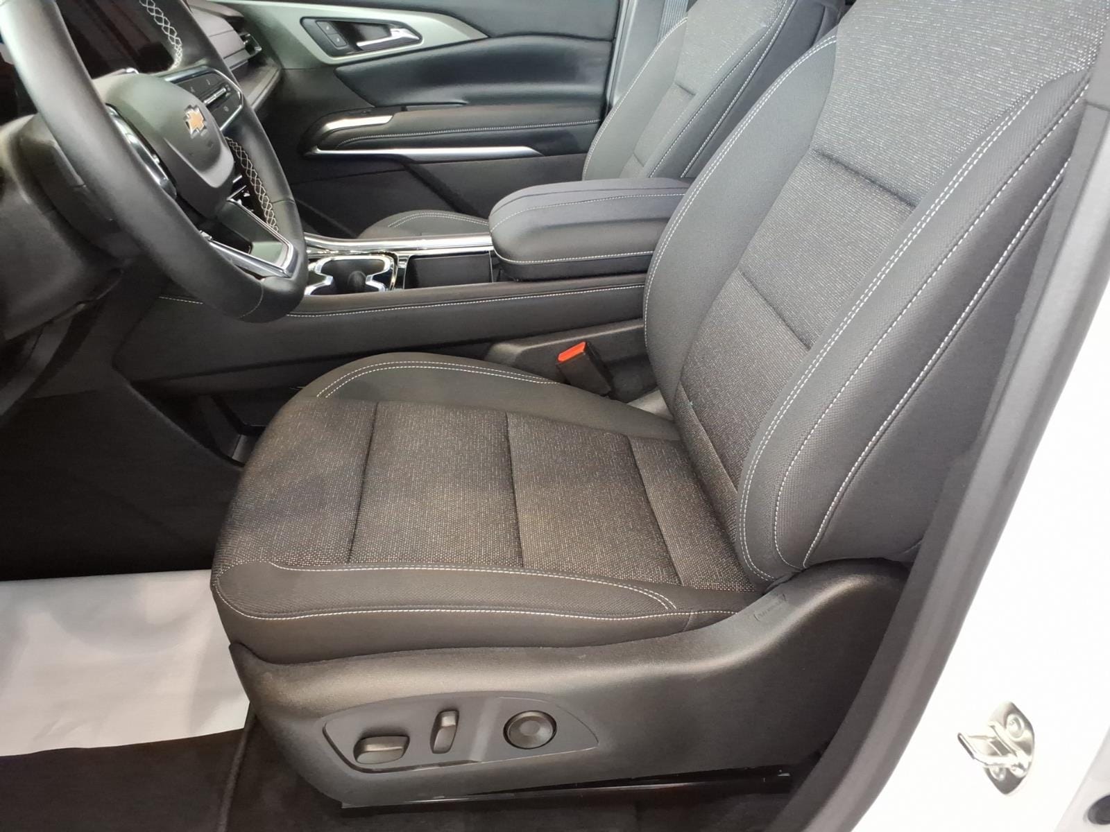 2026 Chevrolet Traverse LT - Photo 13