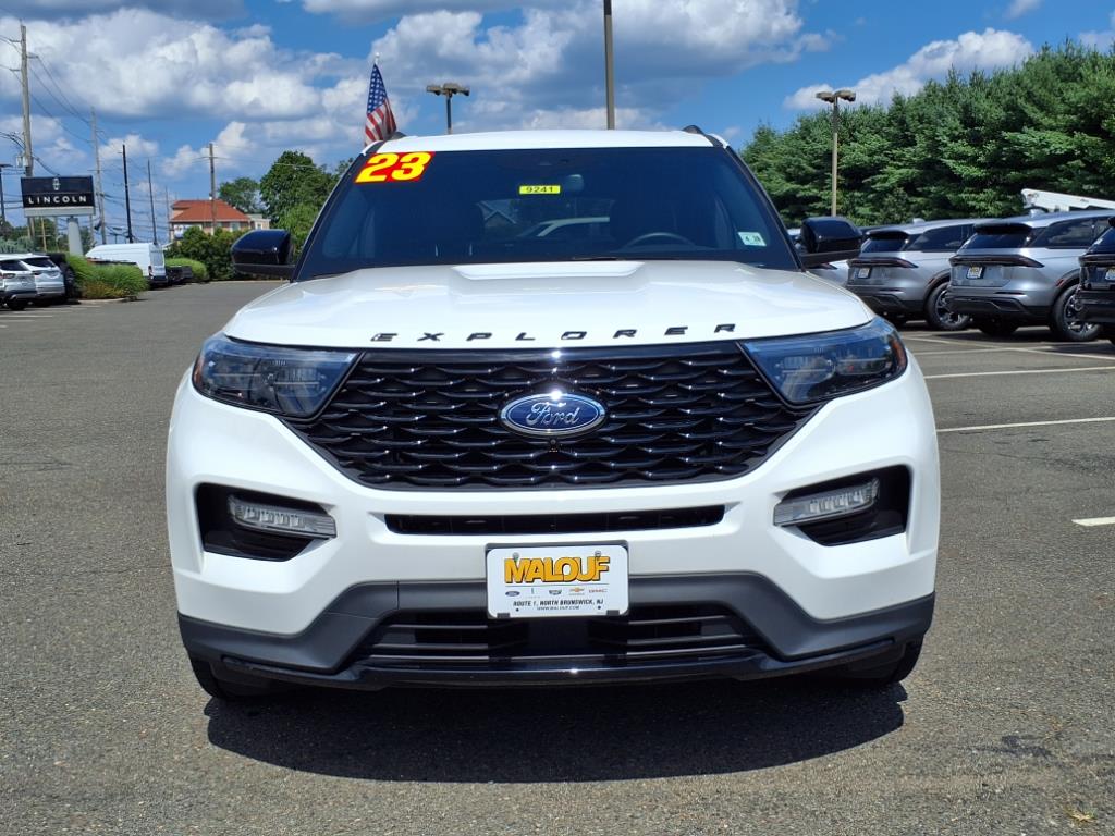 2023 Ford Explorer ST-Line photo 2