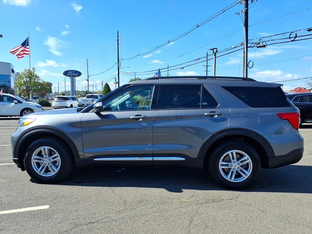 2023 Ford Explorer XLT photo 3