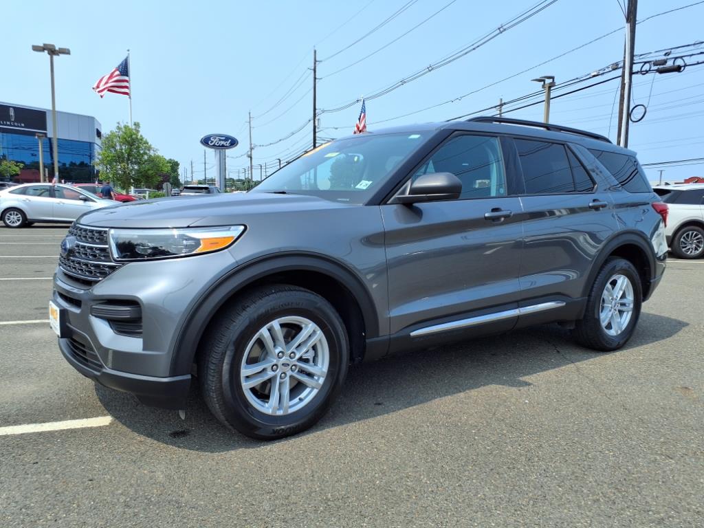 2023 Ford Explorer XLT photo 3