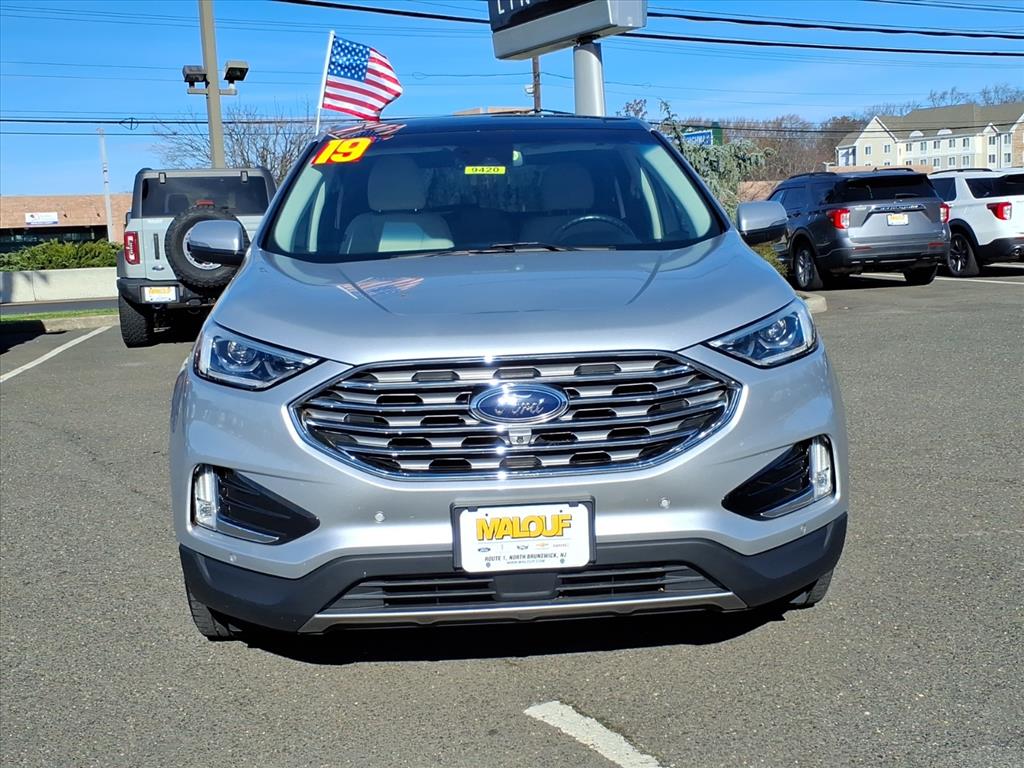2019 Ford Edge Titanium photo 2