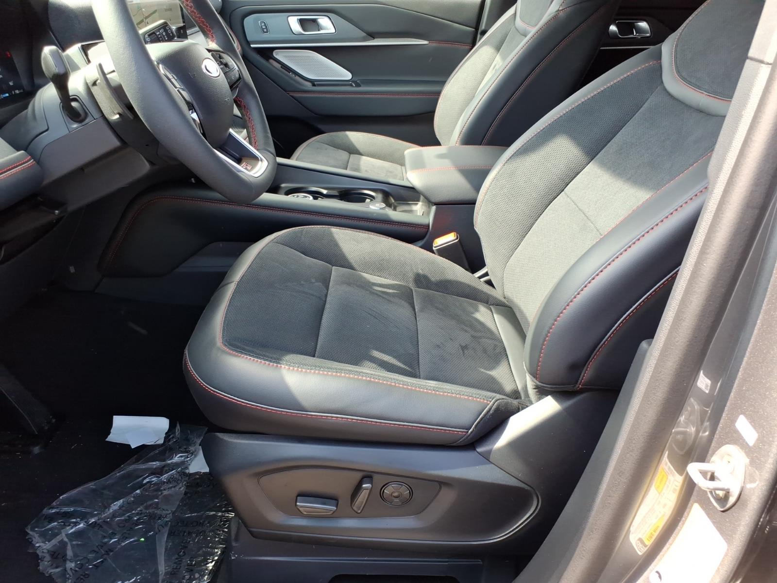 2026 Ford Explorer ST - Photo 14