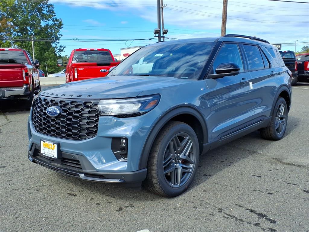 2025 Ford Explorer ST-Line photo 3