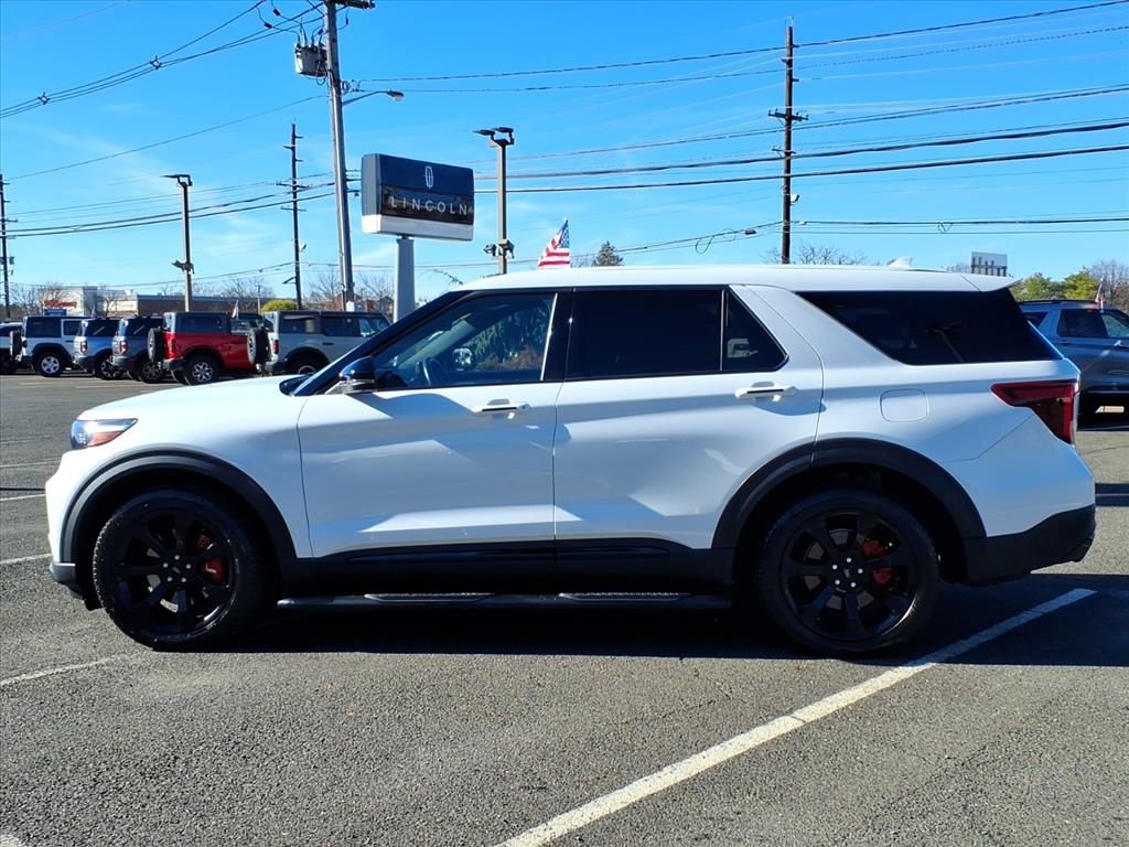 2022 Ford Explorer ST photo 2